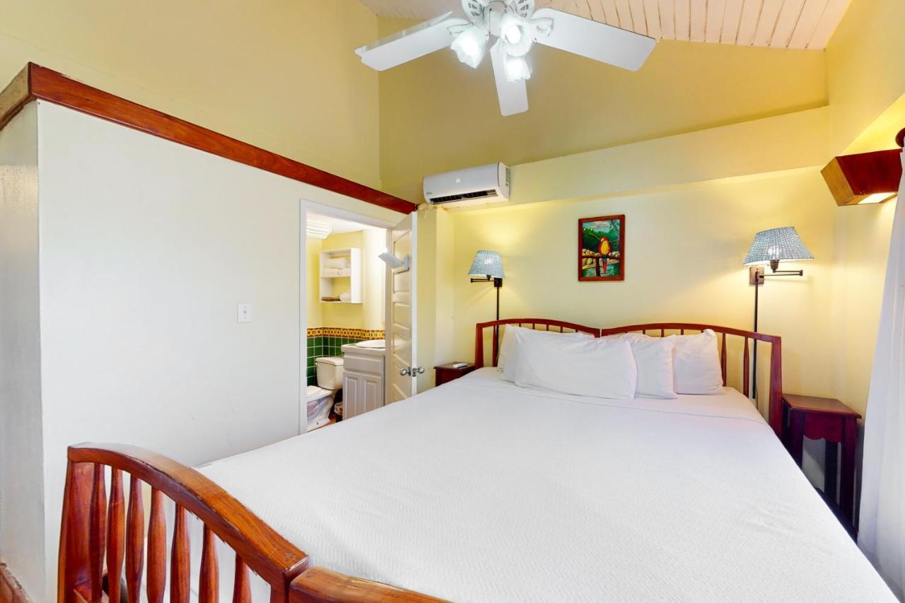 Condo #27 @ Beachside Villas Dangriga Bagian luar foto